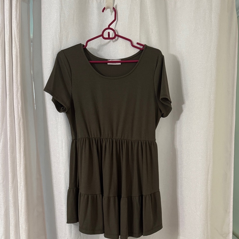 Gilli Olive Green Tiered Short Sleeve Top